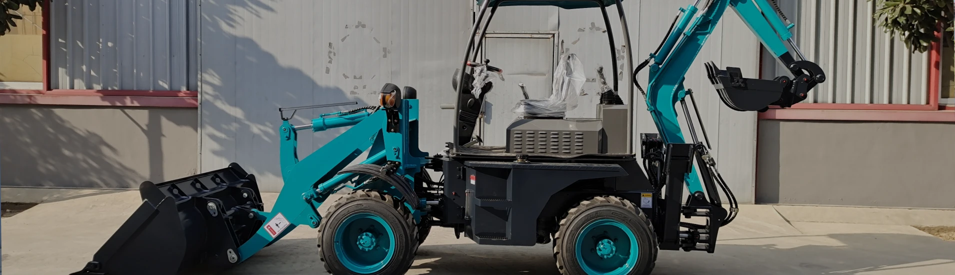 compact-backhoe-manufacturer