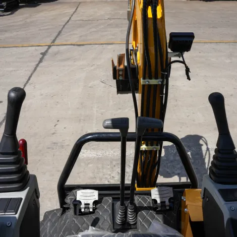 1.8 ton digger with pilot ease