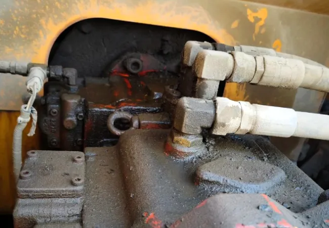 Hydraulic oil contamination